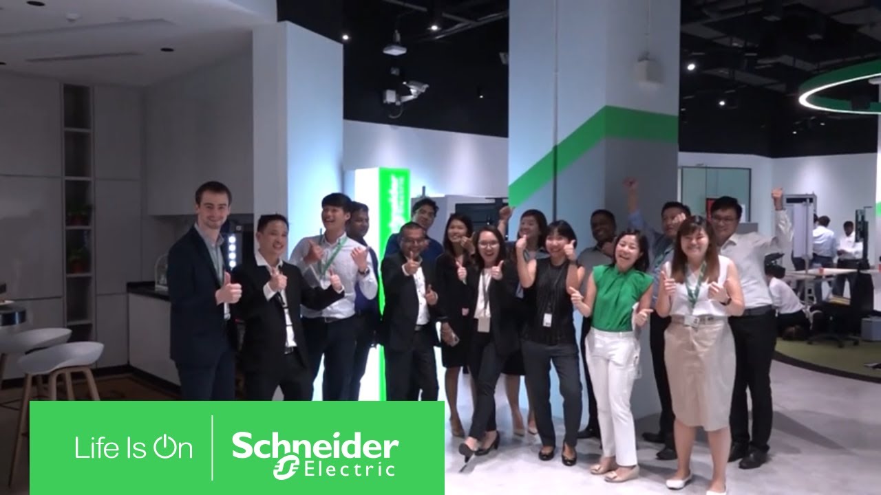 square diamond earrings SME Go Automation 2019 Highlights | Schneider Electric