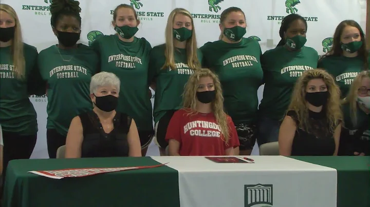 Tori Watts signs to play at Huntingdon College