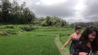 TRIO MONTOK MANDI DITELAGA SUNGAI DITERIAKI WARGA KARENA SEKSI BANGET