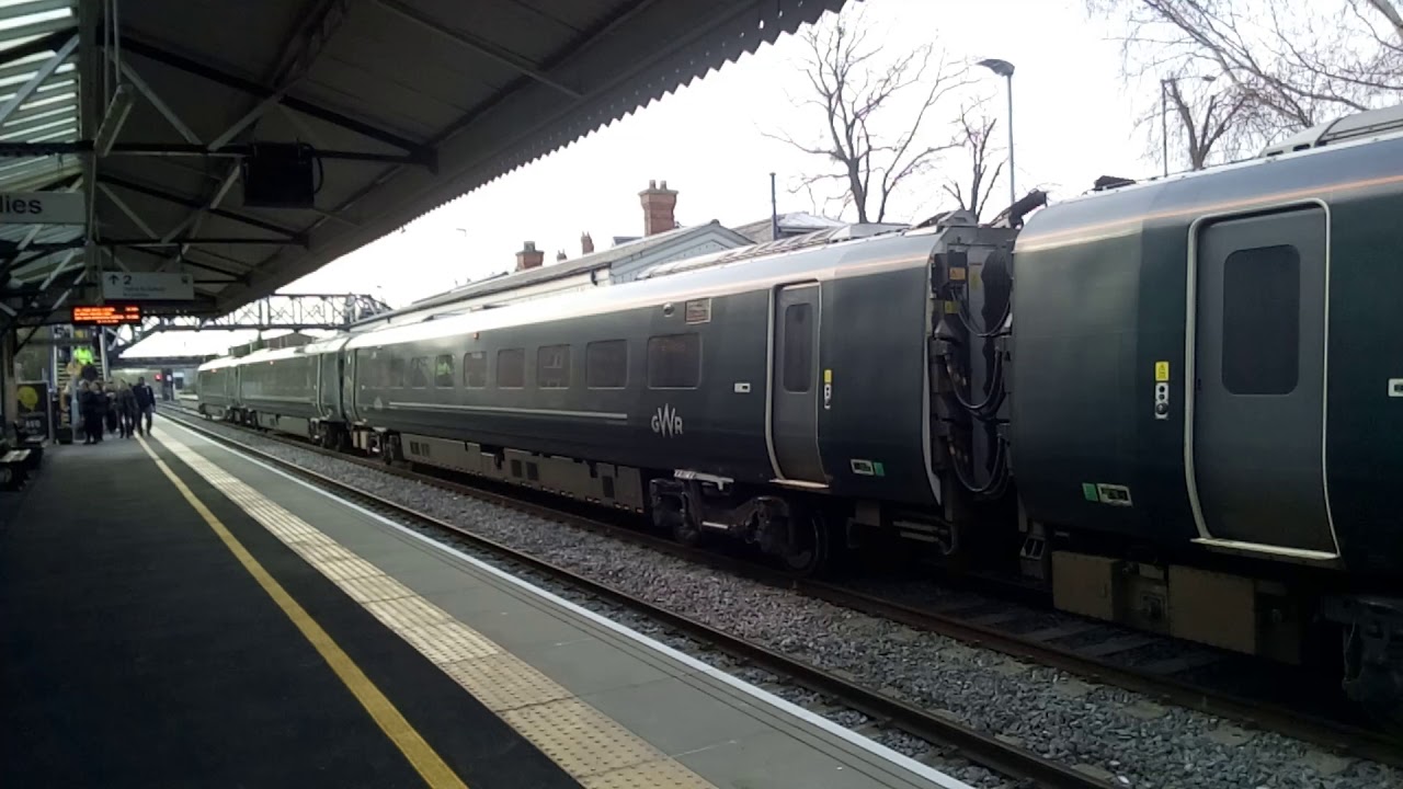 A Class 800 InterCity Express Train (IET) halts in Evesham. - YouTube