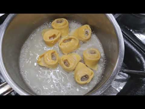 Tortelli di parmigiano, burro e tartufo.