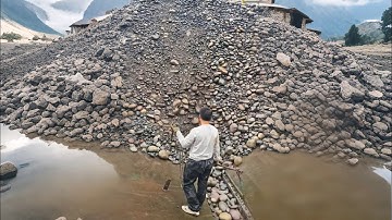 Barge unloading 4600 tons of large and small cobblestone - Part 2 Relaxing natural stone flow sound