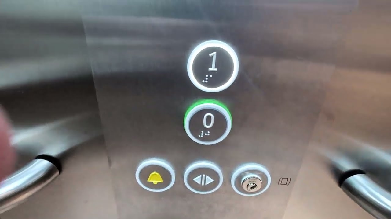 New TKE lift @ new H&M, Belfast 