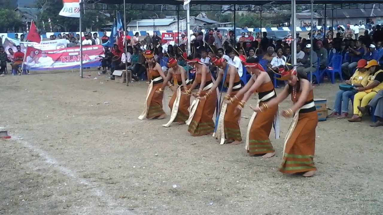 Sanggar Tari Kadato dlm Acara Kampanye Damai di Stadion Manda Elu Waikabubak