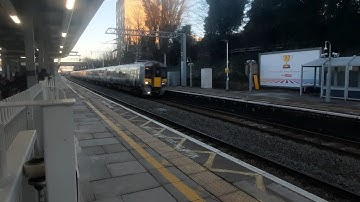 Heathrow Express Class 387 Passing Ealing Broadway Station at High Speed!!