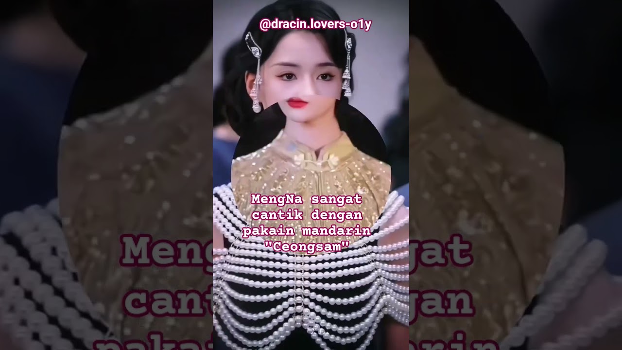 MengNa is very beautiful in her Mandarin Ceongsam dress 🤩🤩 