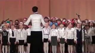 Песенка для мамы (исполняет сводный детский хор на...