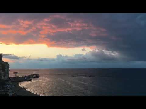 في السما بشوفك لما الدنيا بيا تضيق