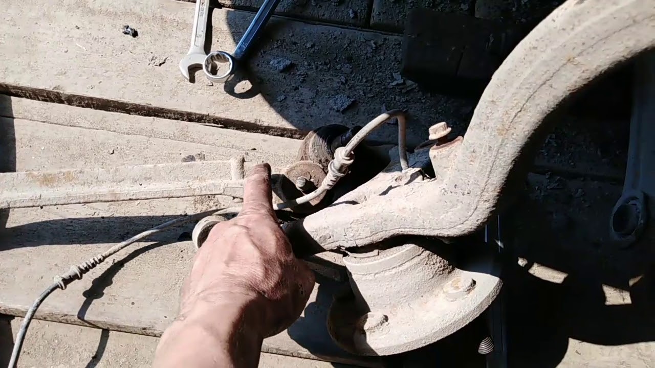 Chrysler 300C замена сайлентблоков передней подвески - YouTube