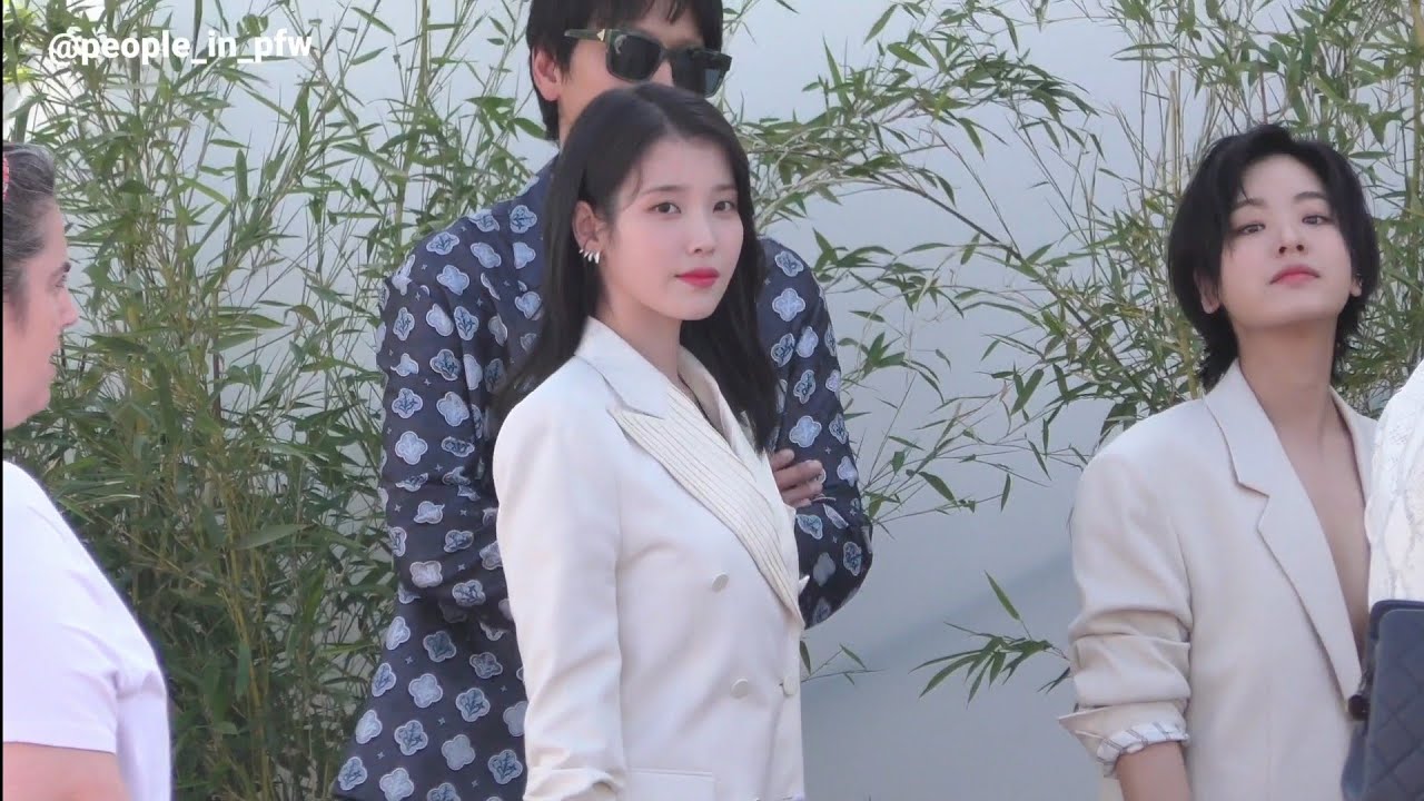 IU / Lee Ji Eun 아이유 arriving for the photocall of 