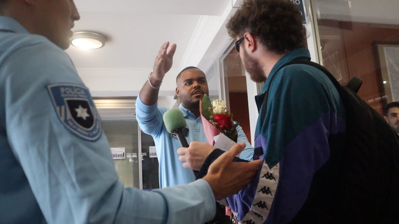 Invadi A Esquadra Da Polícia