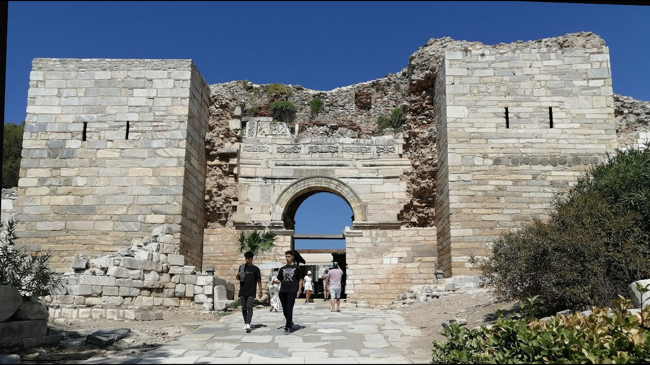 土耳其以弗所的圣约翰大教堂和阿亚索鲁克城堡 Basilica of St John and Ayasuluk Castle in Ephesus  Turkey