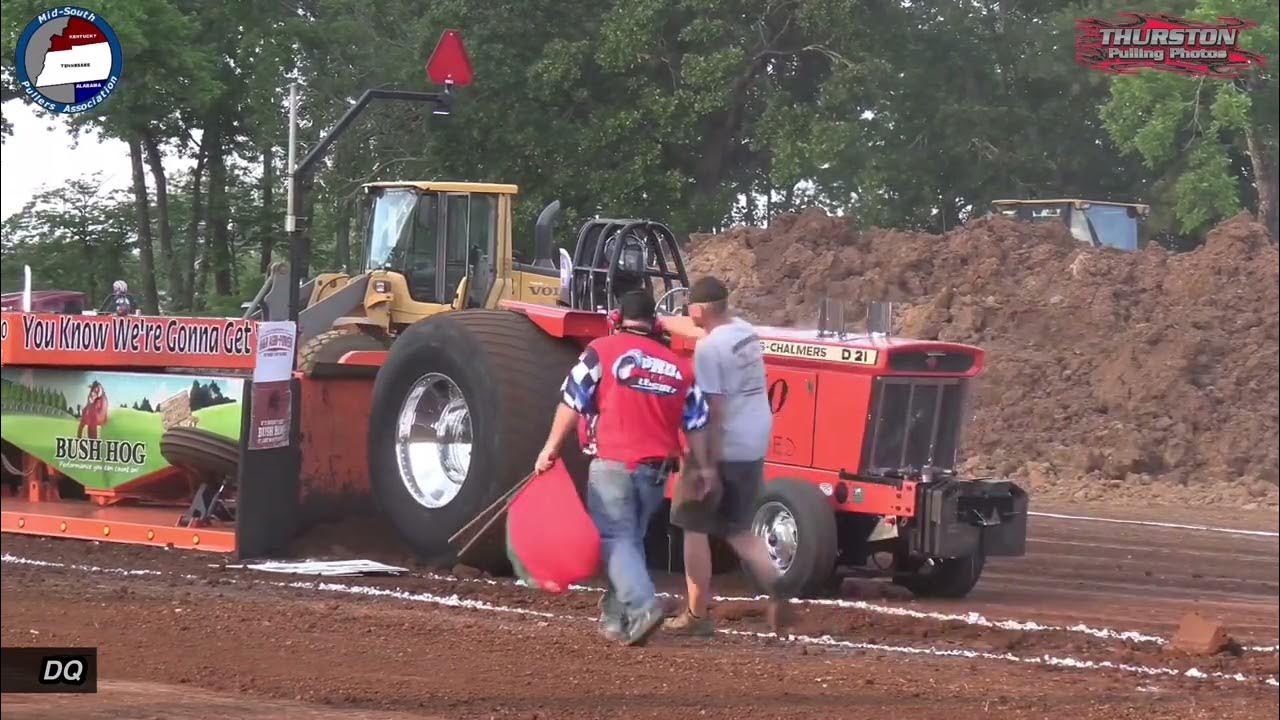Mid South Pullers Association Light Super Stock Tractors