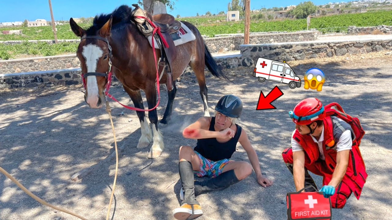 ANTO CADE E SI FA MALE MENTRE VA SUL CAVALLO PER LA PRIMA VOLTA