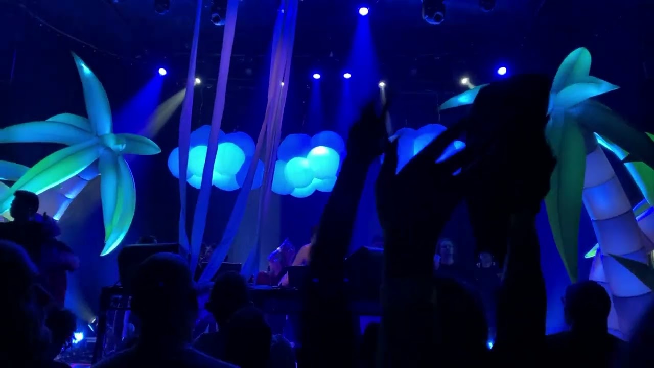 Girl Talk remix Notorious B.I.G. Juicy + Elton John Tiny Dancer