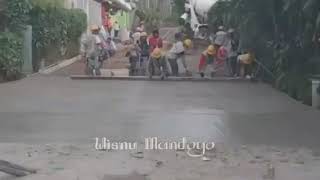 wong edan kui bebas orang gila injak injak blockcor