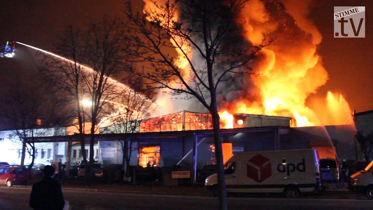 Großbrand zerstört Lagerhalle an der Dieselstraße in Heilbronn