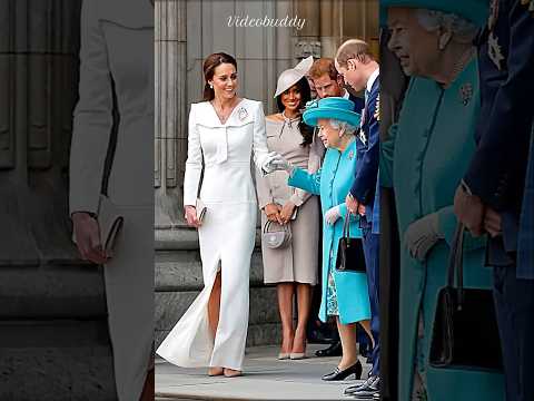 Video Kate Middleton & Meghan Markle Stunning At Royal Family
