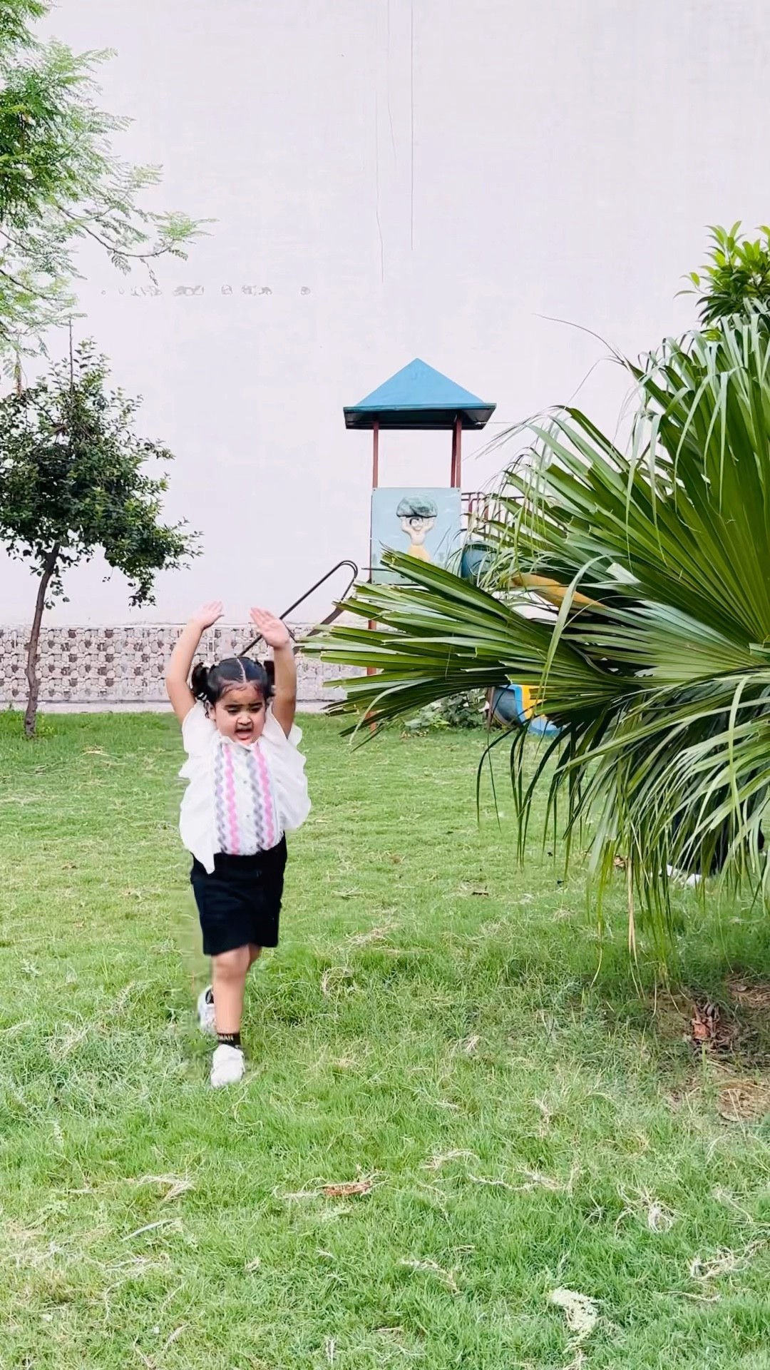 Anaya Kis Se Dar Ke Bhag Rahi Hai ?