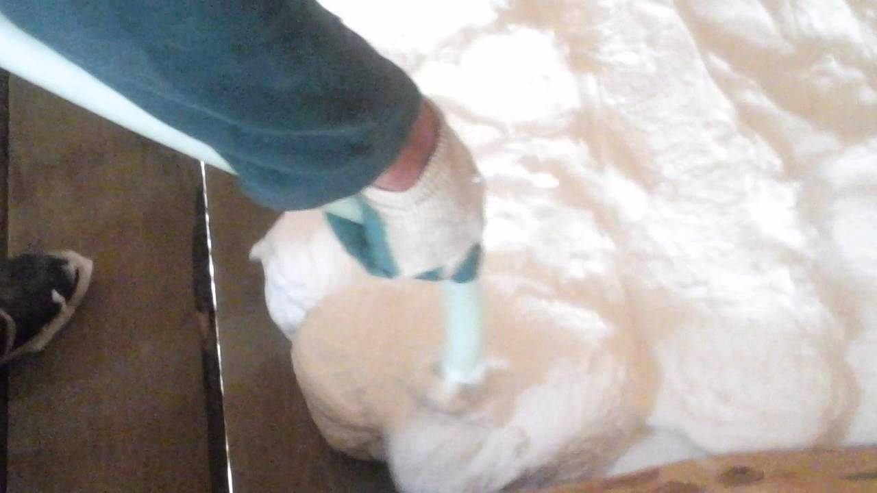 Заливка пола пеноизолом - YouTube