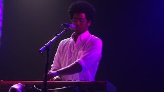 Video voorbeeld van "Toro y Moi - Low Shoulder - Live in San Francisco"