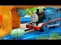 Thomas and Friends Meet Dinosaur Walking and Laying Eggs Toy Trains