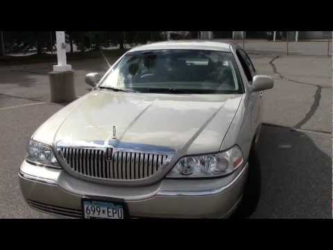 2004 Lincoln Town Car Signature