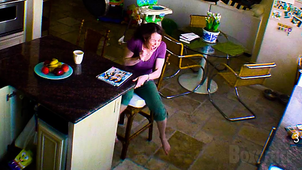 彼女のキッチンは幽霊が出る |パラノーマル・アクティビティ2 | 映画シーン