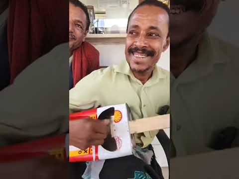 إبداع يمني بسيط علبة زيت تتحول لأجمل آلة موسيقية