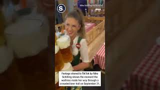 Oktoberfest Waitress Carrying Giant Beer Order Wows Onlookers by Storyful 82 views 2 days ago 1 minute, 14 seconds