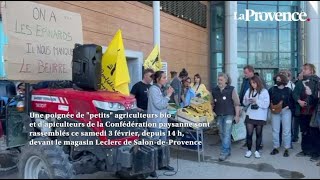 Salon-de-Provence : les agriculteurs de la Confédération paysanne réunis devant le Leclerc