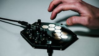 HEX 1.0 - digital polyphonic synthesizer