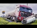 Dangerous idiots Truck Driving Skills - Traffic Disasters - Trucks &amp; Excavator Fails Compilation