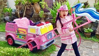 Bug's Pink Fire Truck | Funny Rescue Mission  | Little Big Toys screenshot 5