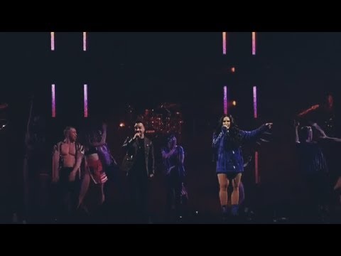 Demi Lovato, Luis Fonsi - Echame La Culpa Live In Miami