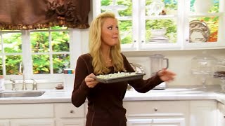Sandra Lee - Blue Cheese Pear Bites With White Chocolate