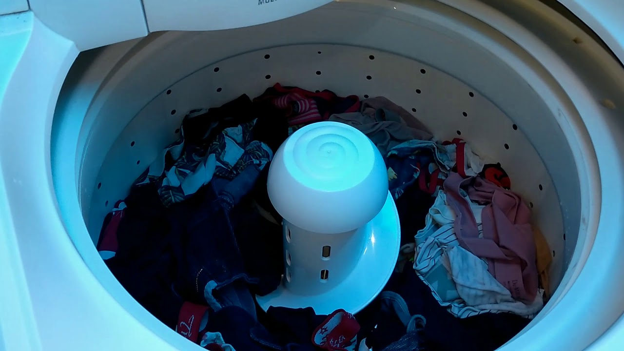 lavadora Brastemp e Electrolux enxaguando roupas