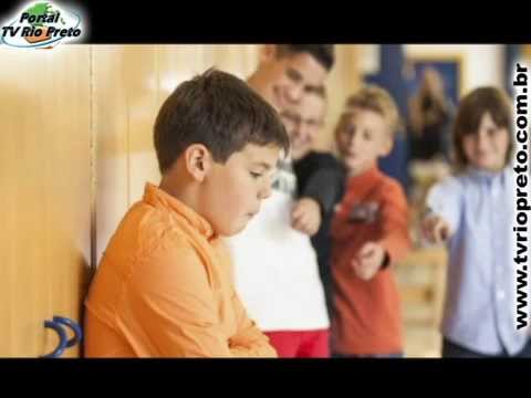 Vídeo: Bullying Escolar: Ajudando Seu Filho