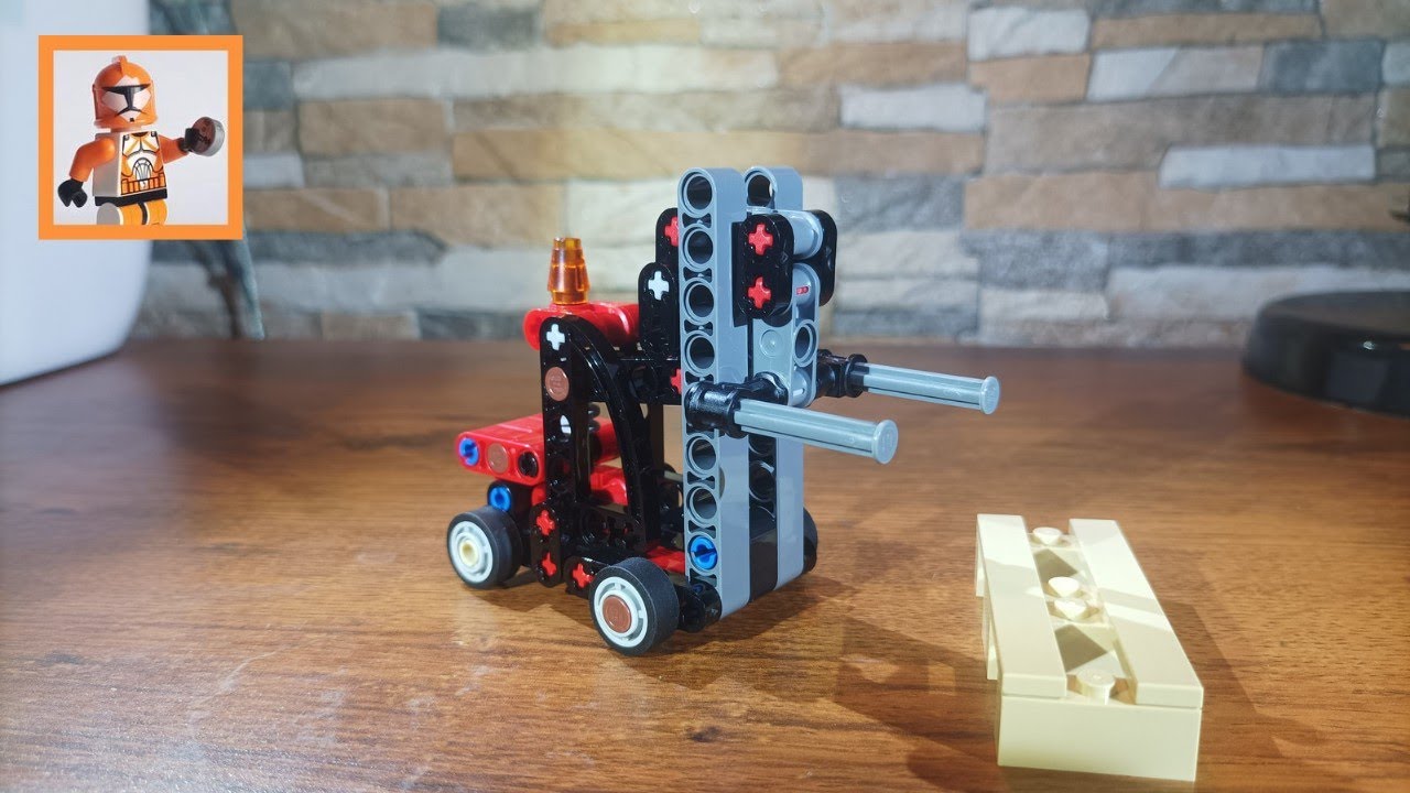 LEGO TECHNIC Forklift with Pallet (30655)