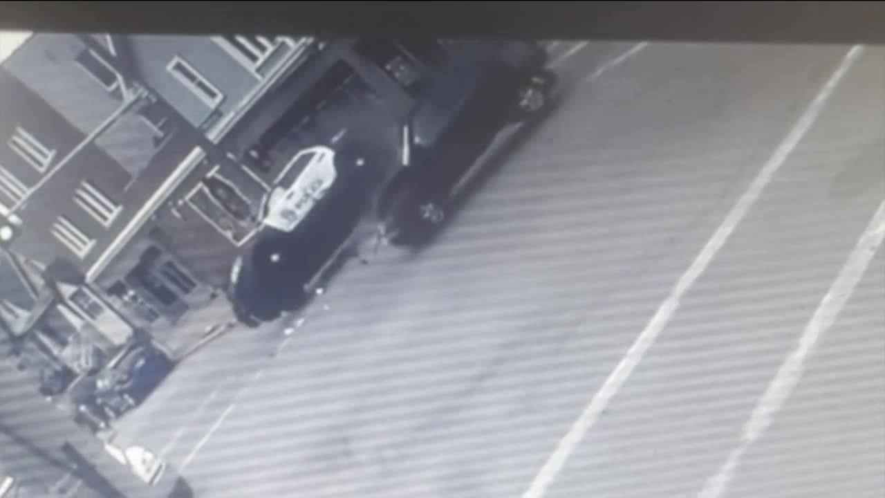 VIDEO: Driver runs red light, crashes into MPD squad car near Locust ...