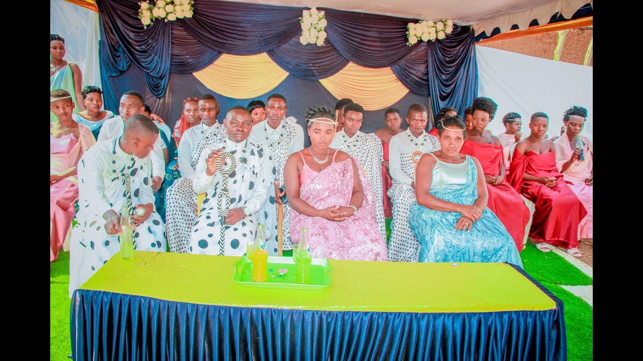 Dere:ubukwe bwa  Valens na Deborah......reba uko bwitabiriwe nabantu benshi cyane