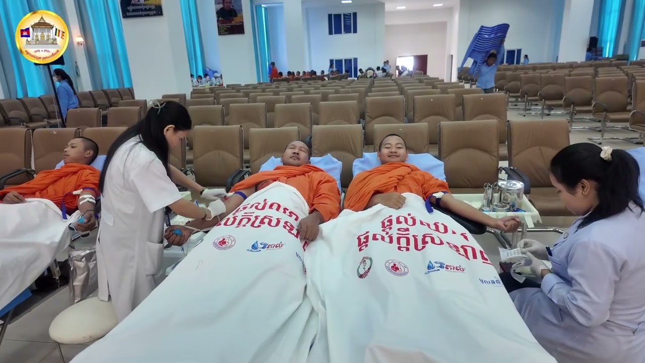 ព្រះអង្គគ្រូ ធម្មសរណោ ស្វាយ វ៉ើន ព្រះគ្រូចៅអធិការវត្តពាលញែក និមន្ដដឹកនាំព្រះភិក្ខុសង្ឃ ទៅបរិច្ចាគឈាម