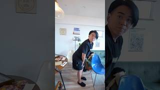 この人キマってる。