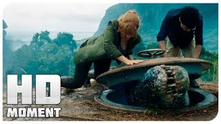 На Клэр и на Франклина напал динозавр в бункере - Мир Юрского периода 2 (2018) - Момент из фильма