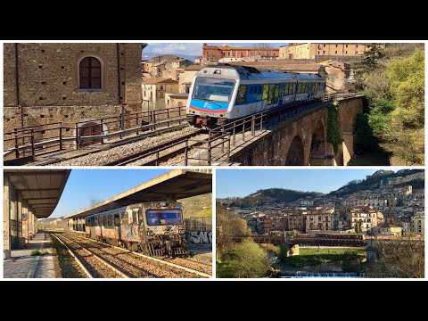 Tris di treni in transito di Ferrovie della Calabria nella città di Cosenza