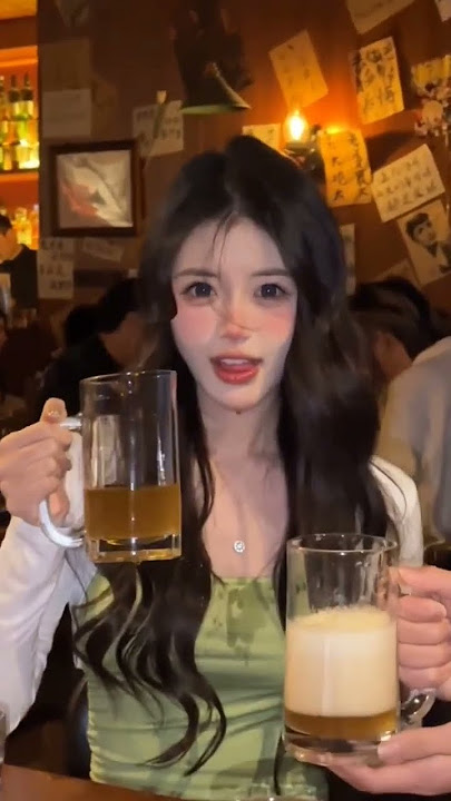 Seorang gadis cantik mabuk #celana pendek