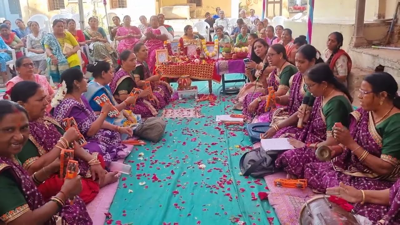 લખેલું છે 🌹માતાજી નું સુંદર ભજન 🌹 આવી ઉભી તારે  દ્વાર પાર  🌹