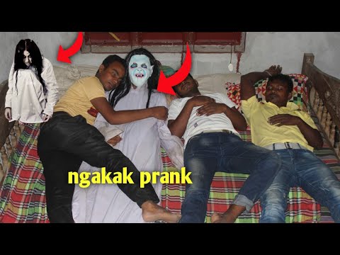 Viral prank🤣 pocong bocil lagi tidur ngakak prank,,, by prank city bd