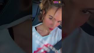 Karol G luce mas mamasita con su nuevo look.