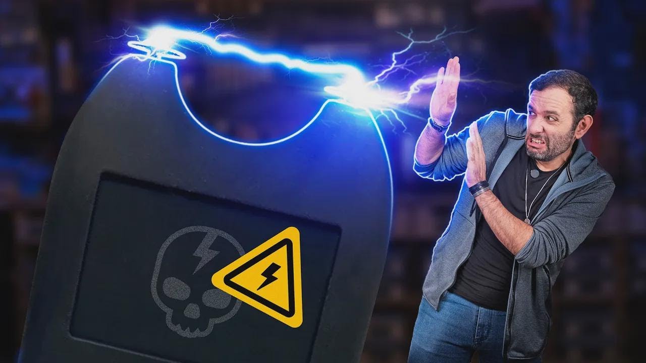 On démonte un taser : découvrez ce qu'il y a à l'intérieur !